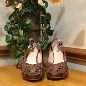 8.5 Brown Guess platforms